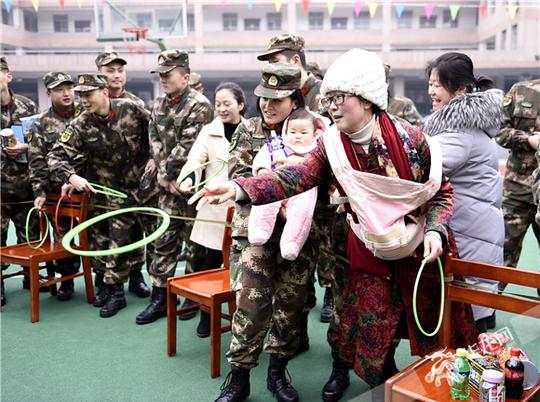 “军营庙会”年味足官兵军嫂齐上阵