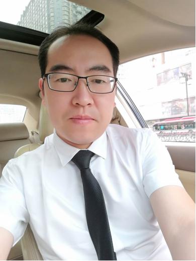 80后白领转型易到车主：为责任坚守为感动坚持