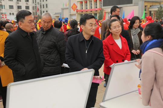 潼关县隆重举办2018年“春风行动”暨就业扶贫脱贫春季攻势专场招聘会