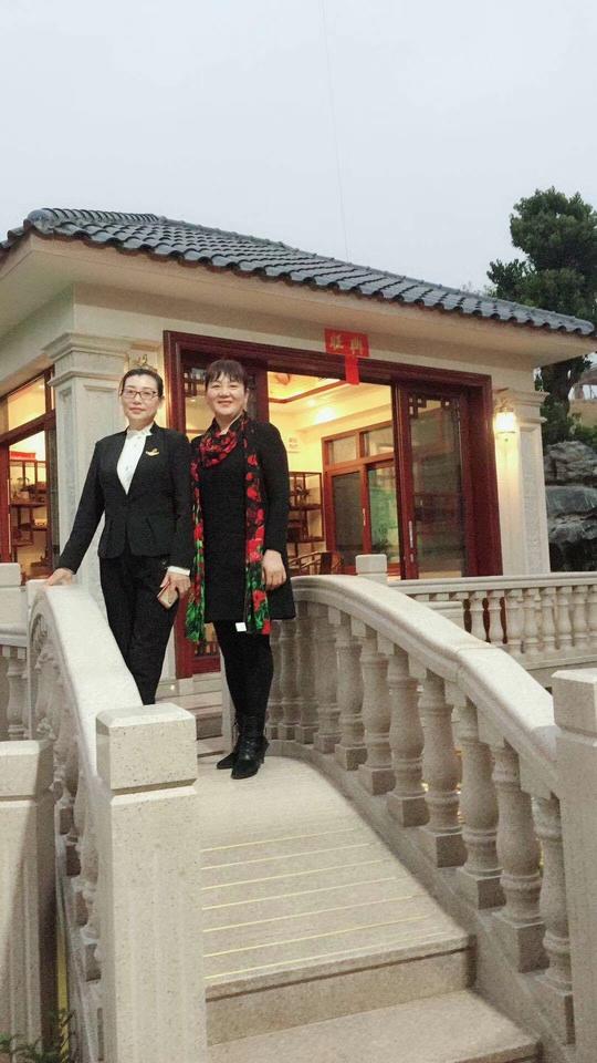 她靠自主创业，住上了这么高大上的别墅，真乃人生开挂