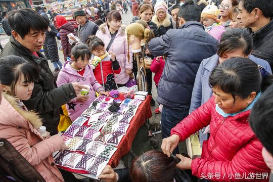 农村路边的小生意，农民大哥现场演示做的有声有色，年入20万元