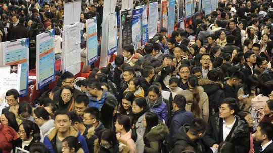 820万毕业生就业压力空前武大校长支招：文凭不是唯一企业不喜欢跳来跳去的人