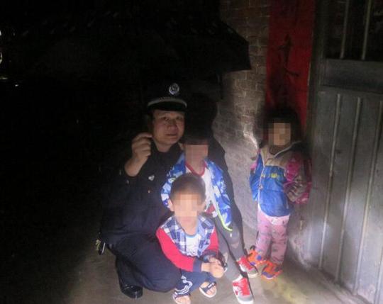 贪玩家长惹的祸！3名幼童雨中迷路，多亏暖心警察将其送回