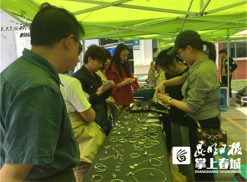 云南民族大学斯卡布罗”创新创业创意市集开市