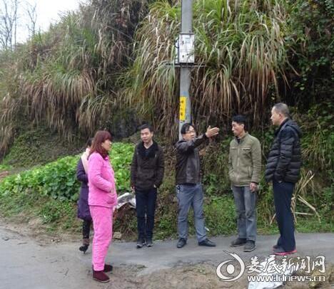 冷水江市残联党组理事会调研残疾人创业基地