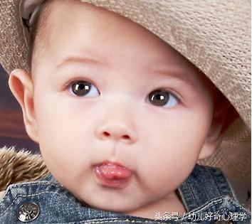 宝宝爱吐口水怎么办 宝宝爱吐口水怎么办