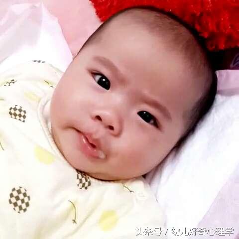 宝宝吐奶一下子吐很多是怎么回事
