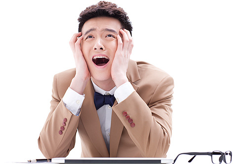 男孩戴风扇睡觉被吹面瘫是怎么回事