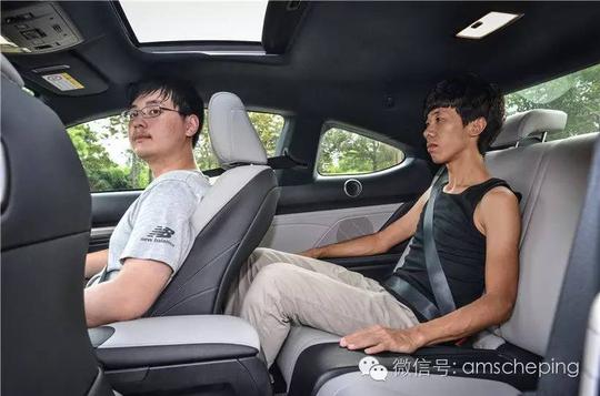 60万选择一辆偏门又运动的车，有，rc和sq5撕起来！