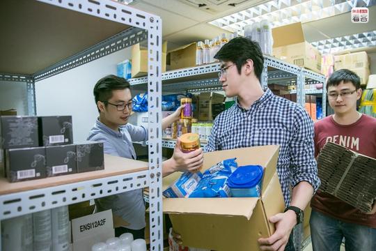 图片故事：在港创业的大陆年轻人陕西小伙开肉夹馍店