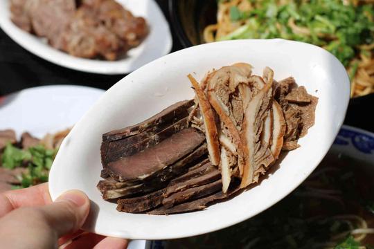 一家小面馆只做卤牛肉。。。有点偏门但牛味十足！