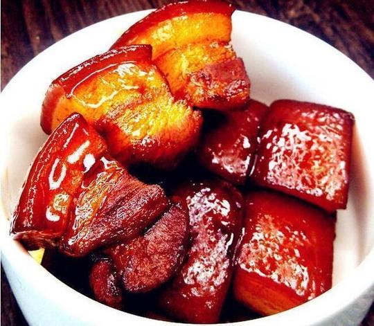 美食推荐：萝卜煮虾滑，粉丝蒜蓉西蓝花，啤酒香猪肉，铁板烤茄子