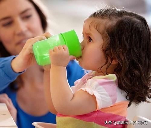 孩子戒奶瓶可以用什么杯子