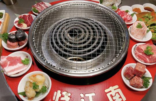 太原这家烤肉馆，鹅肝最惊艳，烤肉拼盘容纳海陆空，绝对是心头爱