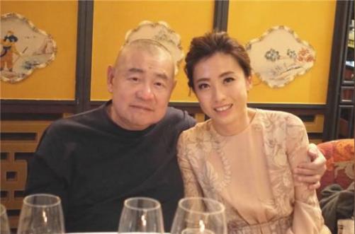 富二代刘銮雄落魄时没钱看病，保姆给他5000元，如今他身价1100亿