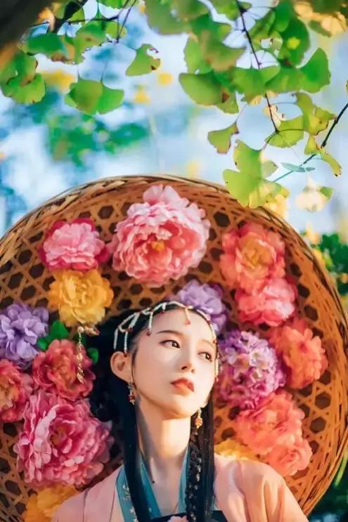 穿件汉服就算古风？不会摆pose照样没用