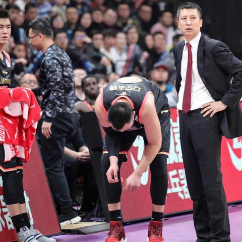 足球运动员伤病骨折的长尾关键词有哪些