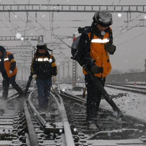 西安铁路局难进吗？