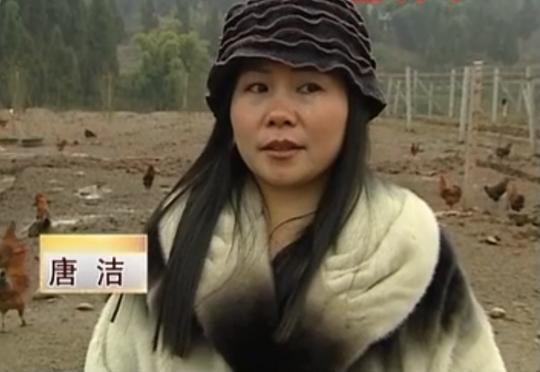她17岁拦驾求职，30岁年赚500万，32岁回乡创业，流言蜚语磨难多