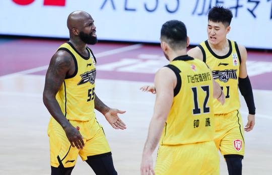 cba倒数四队同日出击！广东7连胜稳了，名帅欲掀翻东北虎？