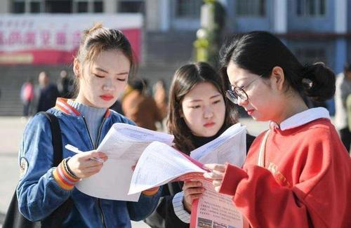 他，985大学毕业，不愿打工，创业失败，如今穷困潦倒