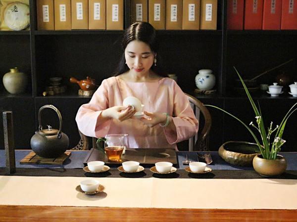 美国白领求职陷入僵局 求职申请激增