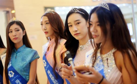 短视频网红躺着赚钱，60秒视频报价78万，暴利内幕你知多少