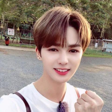 足球运动员身上有臭味吗的长尾关键词有哪些