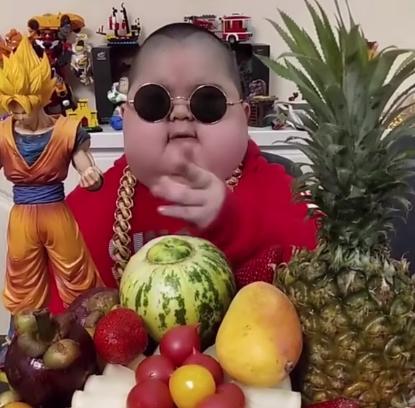 孩子想当李佳琦，妈妈回答太赞了，别让直播教会孩子不劳而获