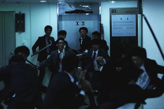 韩国电影《新世界》，黑帮题材影视的标杆，剧情场面打斗惊险刺激