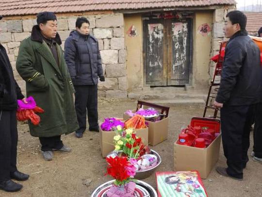 过年“相亲潮”来袭，撮合一对收男方万元红包，媒人：行情如此