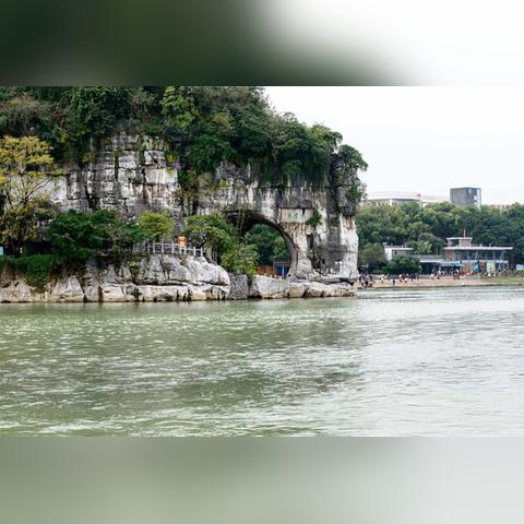 桂林市靠近哪个旅游景点