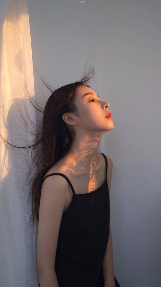 「手机壁纸」赚钱，能治愈一切矫情