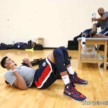 踢足球怎么踢好中锋鞋底