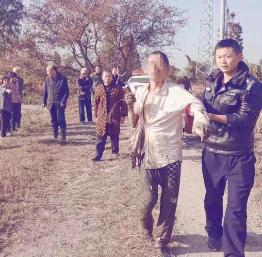 【为人民谋幸福】天气寒冷！人心温暖！老人意外落入泥潭民警及时救援脱险
