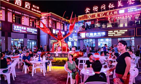铜仁金街人气爆棚潮男潮女游乐不停