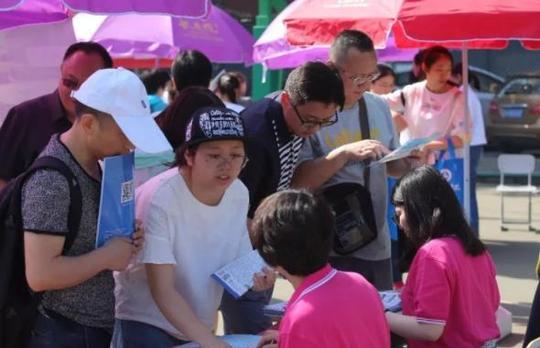 毕业后才会明白，民办本科和公办专科的差距，不仅仅体现在学费上