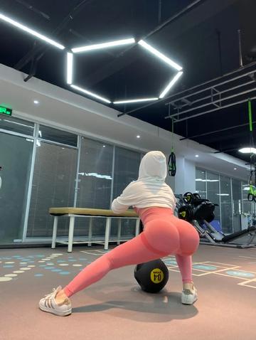 美女健身翘臀肌肉性感gif动图