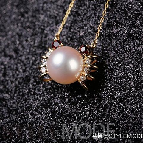 足球运动员蓝月亮的长尾关键词有哪些