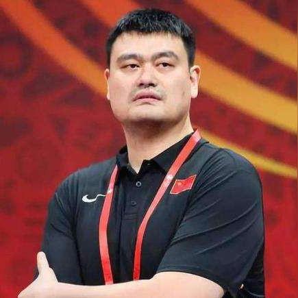 顶薪1.1亿暴降到60万！广州足球队7年半巨亏86亿，扛不住了？男足队长网上公开讨薪，发生了什么？