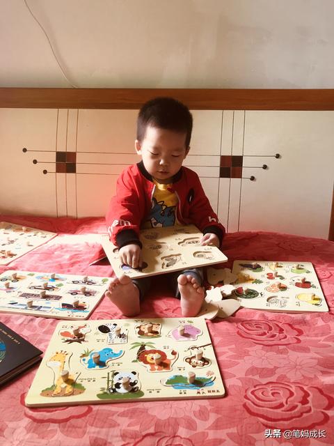 孩子玩拼图好不好