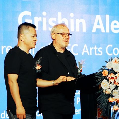 深圳飞俄罗斯圣彼得堡多长时间？