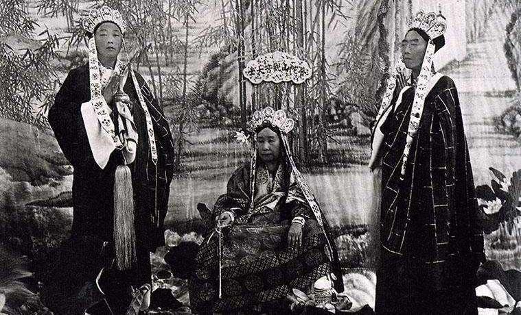 【上海3名干部被免职
 /上海3名干部被公诉】