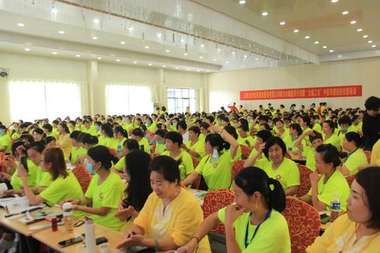 日照市东港区妇联举办“健康社区项目”巾帼创业就业培训班