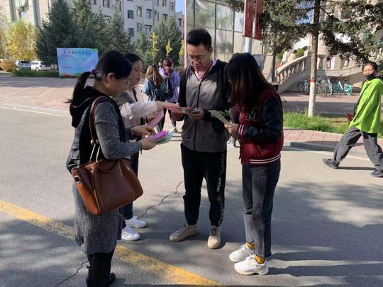海拉尔路办事处劳动保障所开展“不忘初心、牢记使命”主题教育暨社会保障和就业政策宣传进高校活动