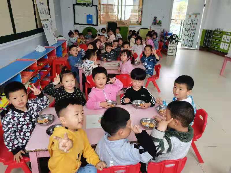 幼儿园美食分享带什么（还是在家吃完早餐再送去幼儿园）