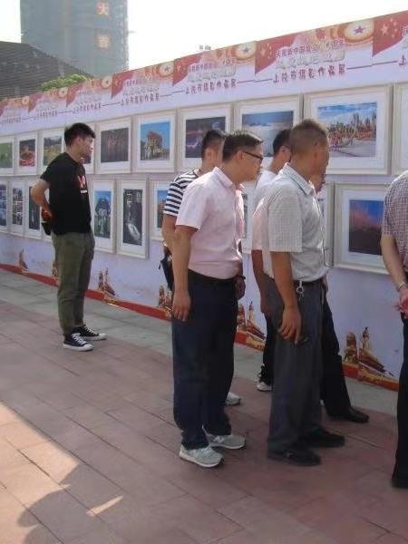 “我爱我的祖国.上饶市摄影作品展”亮相市民创业公园