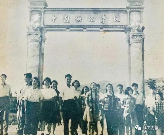 稀土卖成“土”，背后竟是稀土产业圈人尽皆知的“黑色产业链”