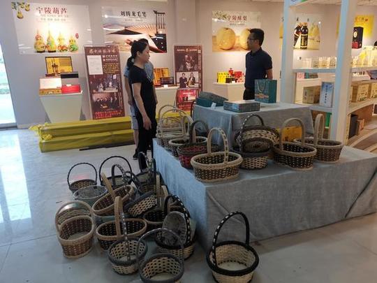 “网络是个魔盒”！河南夫妻卖掉北京房子返乡创业，一年后销售额达一千多万