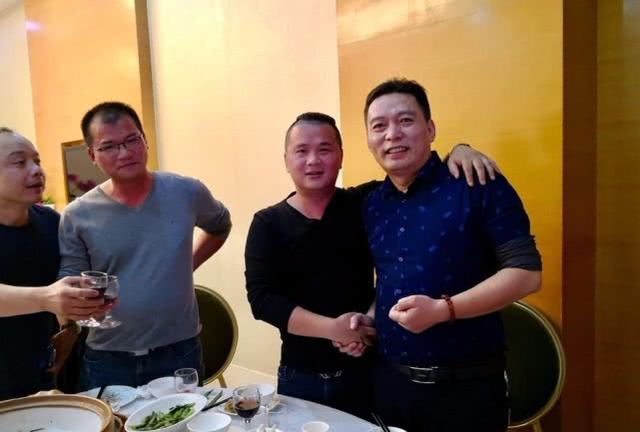 普通员工如何给领导敬酒